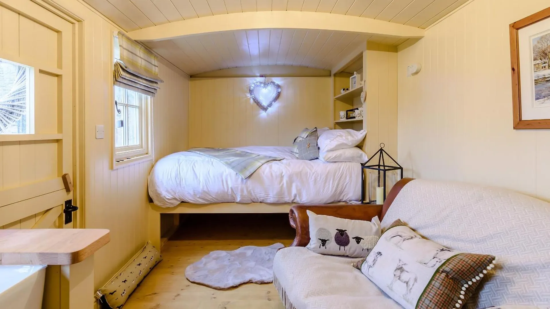 The Lambing Shed Villa Ryhill 0*,  United Kingdom