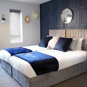 Maya Boutique - Garden - Sleeps 6 Wythenshawe
